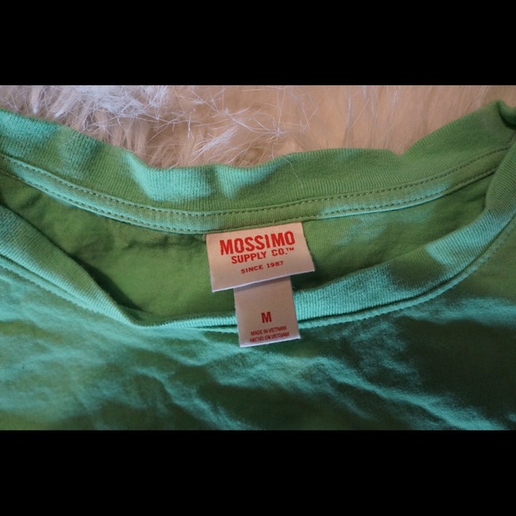 Crop-top. - Picture 3 of 3